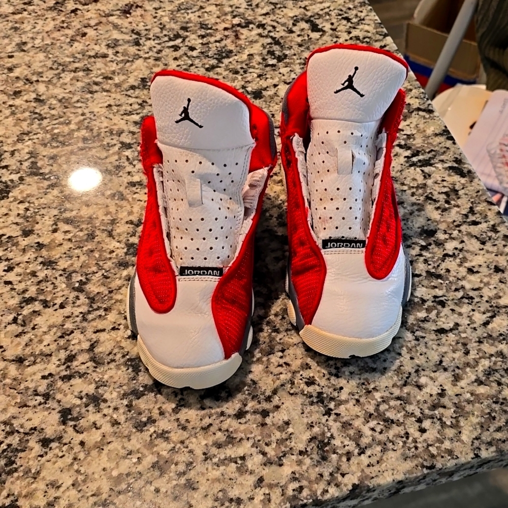 Gently used Jordan Retro 13's size 1-Youth Color Red ,White, and Grey.